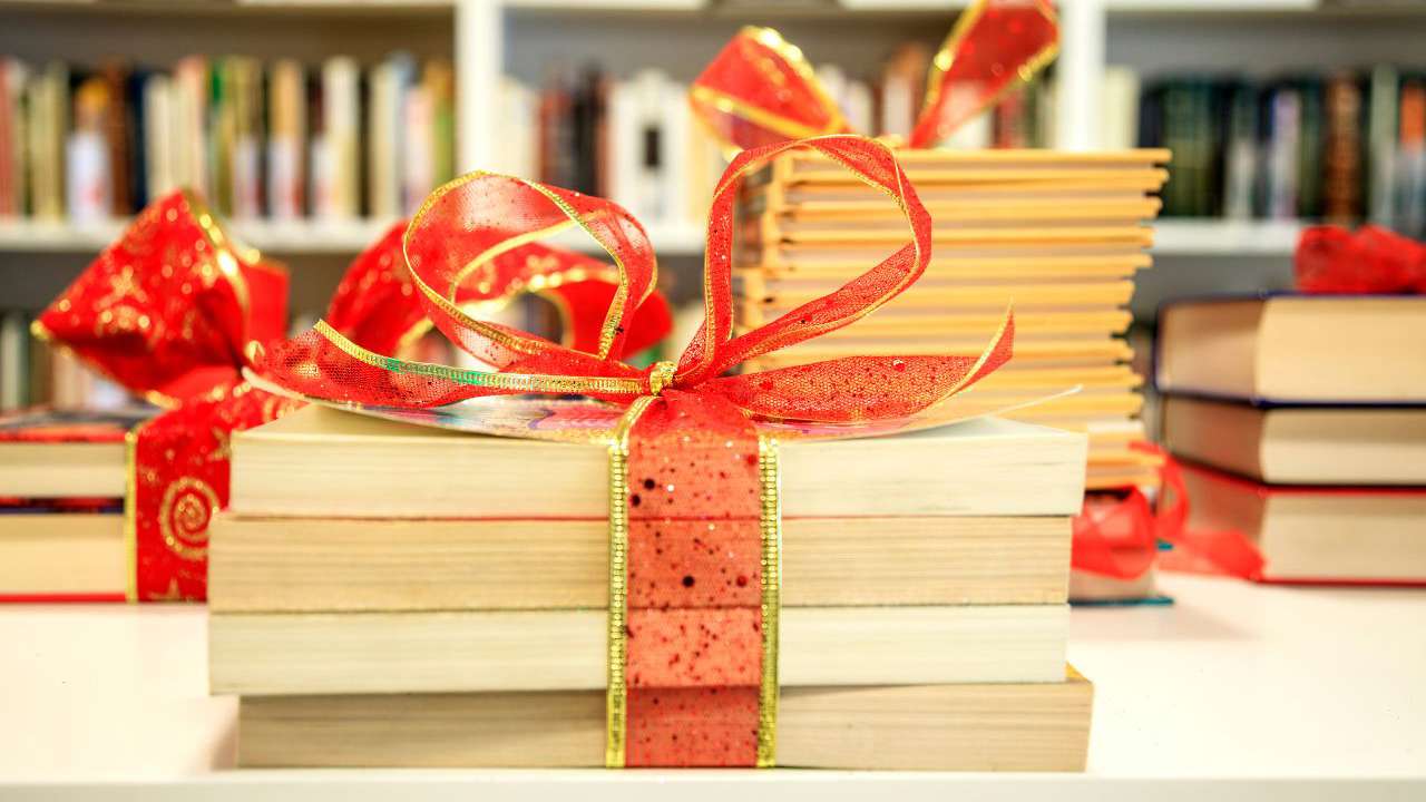Los mejores 40 libros para regalar esta Navidad y acertar (si ya tienen de todo)