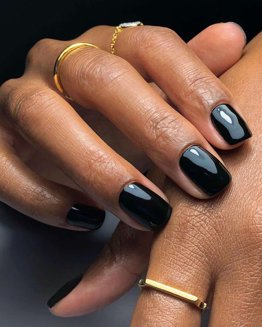 5 colores de uñas que serán tendencia en invierno 2024: negro