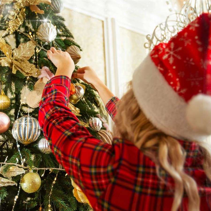 Con esta calculadora online podrás saber cuántas bolas y luces de Navidad necesita tu árbol para lucir perfecto