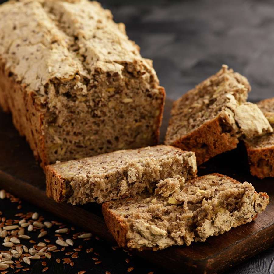 El pan antiinflamatorio que ayuda a adelgazar y puedes comer a diario a partir de los 50, según los nutricionistas