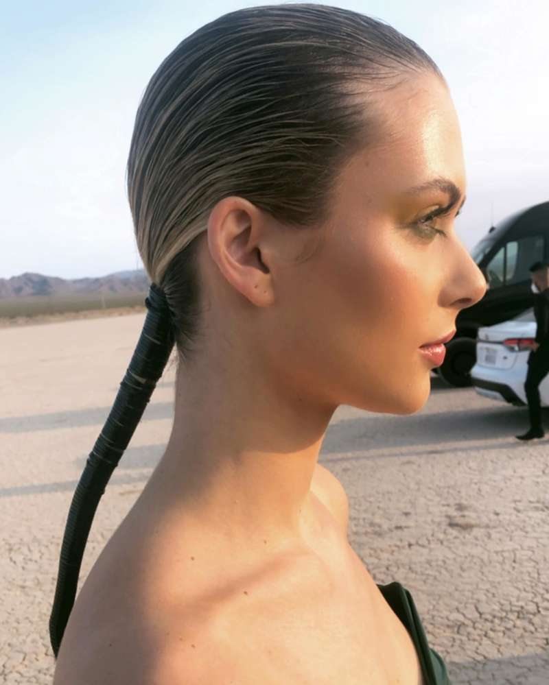 Wet effect hairstyles: ponytail
