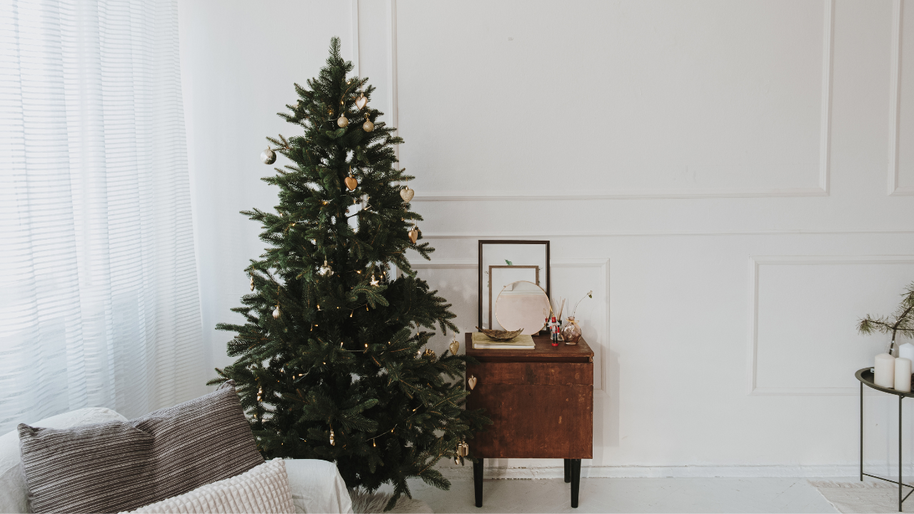 Volverás a poner tu árbol de Navidad: esta es la forma viral de mantenerlo todo el año (y sin temática navideña)
