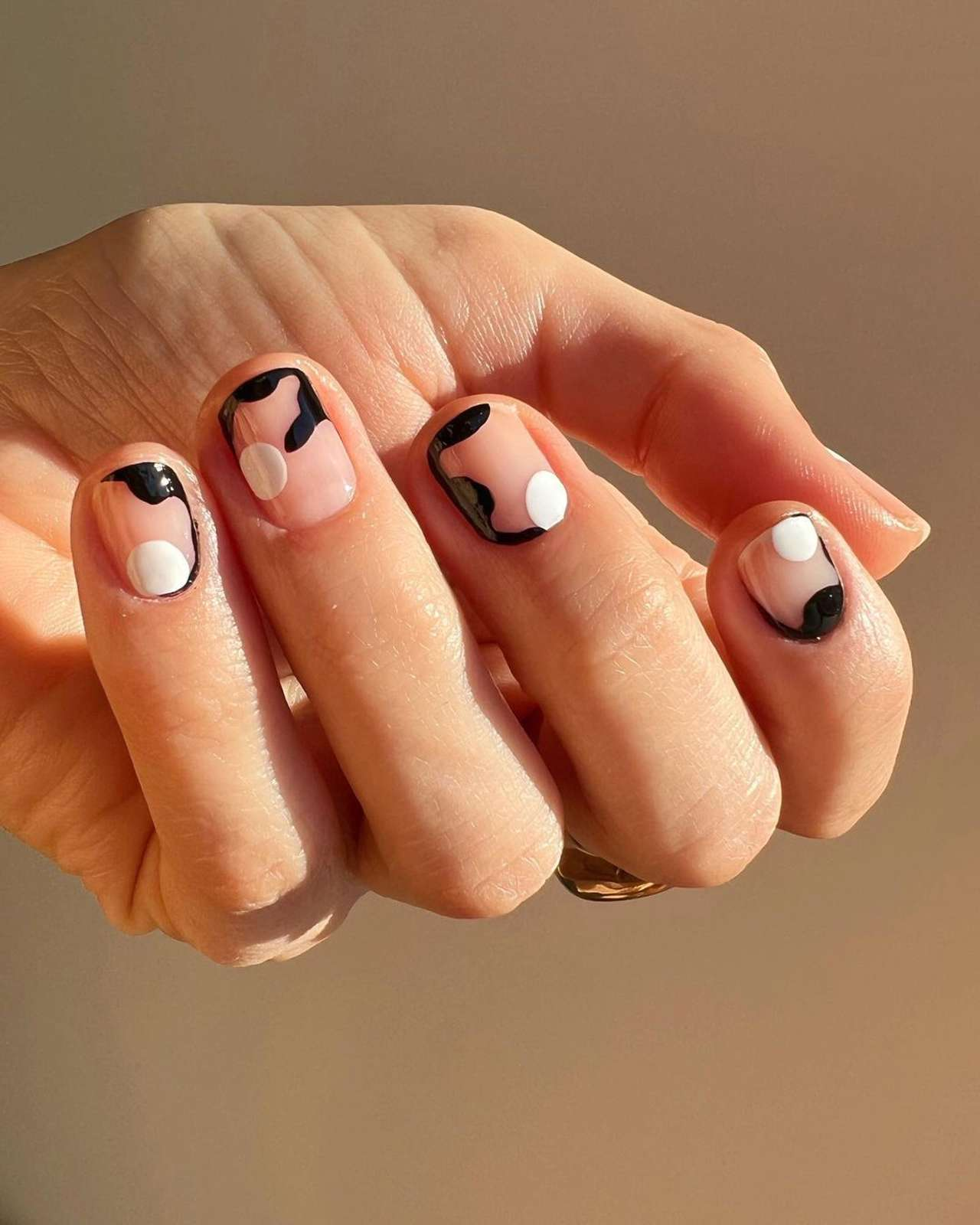 Decoración de uñas sencillas y elegantes/uñas fácil de hacer paso a paso/decoración  uñas con negro 